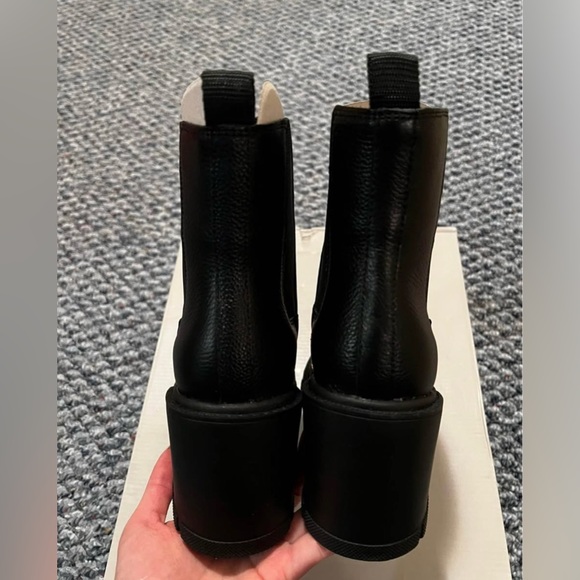 Marc fisher size 6 black high heeled boots - Picture 2 of 3